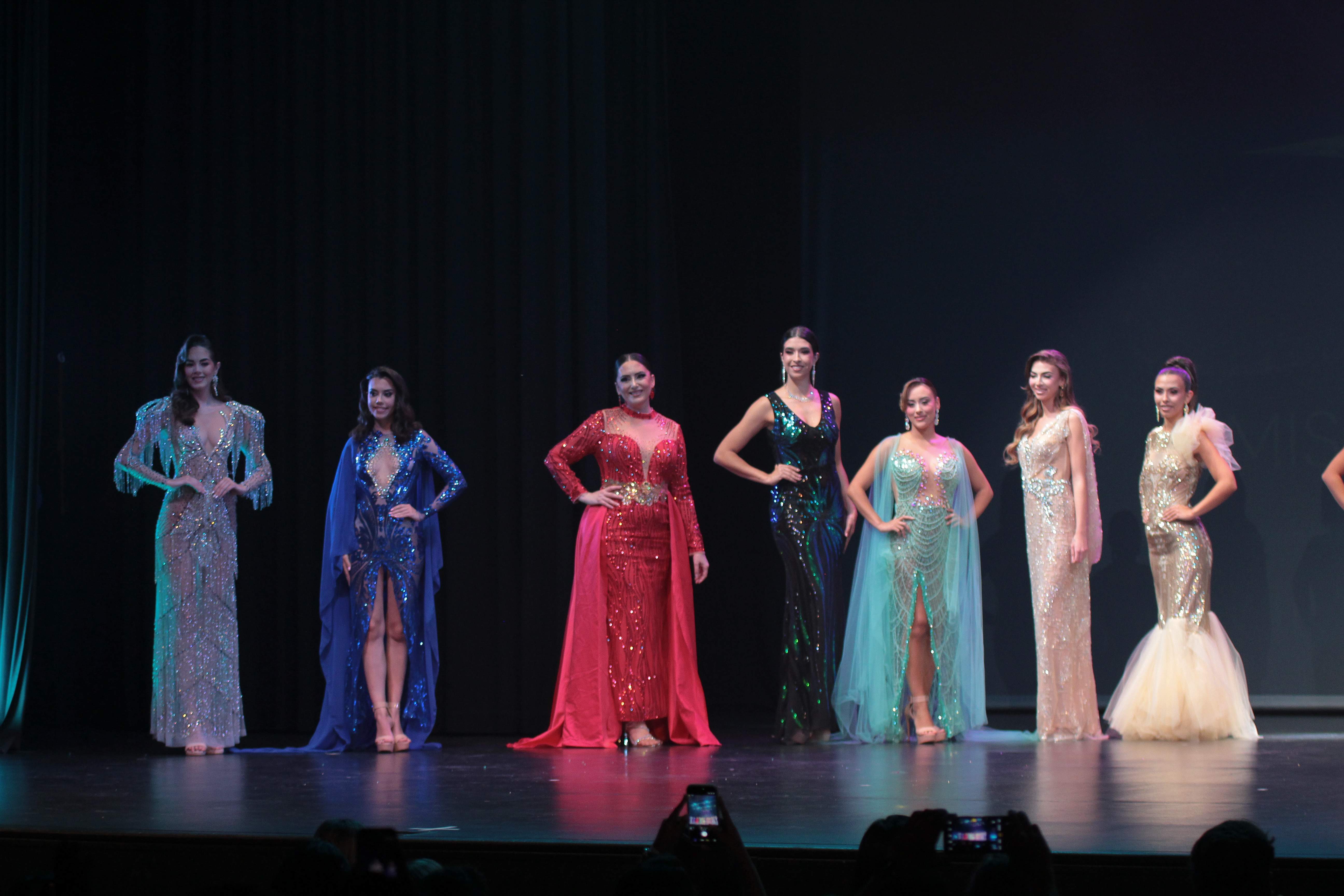 Candidatas durante la gala de Miss Universe Santa Cruz 2026